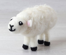 Load image into Gallery viewer, Needlefelting Sheep kit
