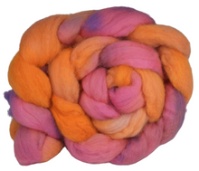 Load image into Gallery viewer, Hand Dyed BFL Top 118g (Blue Faced Leicester) / Braid for Spinning
