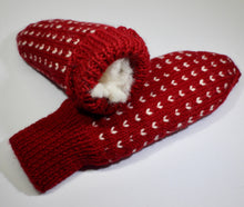 Load image into Gallery viewer, Hand Knit Thrum Mittens in Wool - DEEP RED - Ladies Medium/Large (Men&#39;s Medium)
