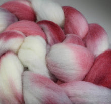 Load image into Gallery viewer, Hand Dyed Merino Top / 97g / Braid for Spinning
