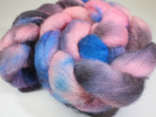 Load image into Gallery viewer, Hand Dyed BFL Top 116g (Blue Faced Leicester) / Braid for Spinning
