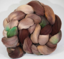 Load image into Gallery viewer, Hand Dyed Merino Top / 133g / Braid for Spinning
